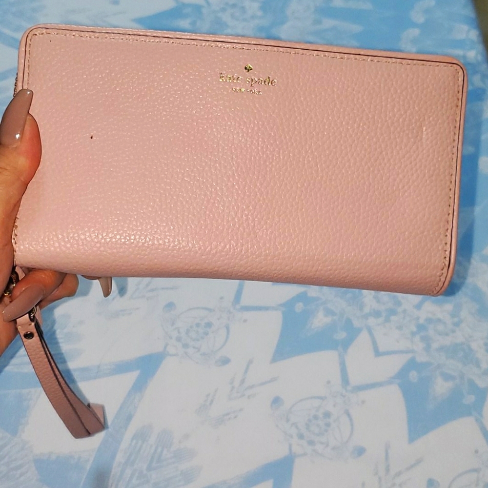 Kate Spade wristlet wallet